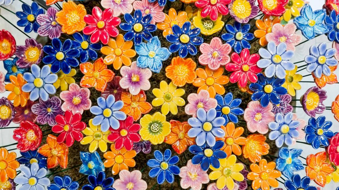 Handmade ceramic flowers from Bokreta wholesale collection