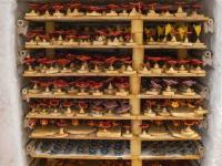 Handmade ceramic flower production in Bokreta workshop